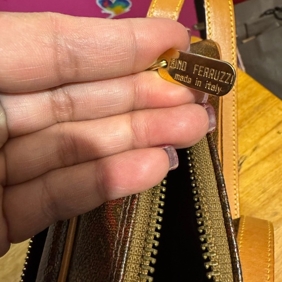 GF LeatherBag - Picture 10 of 13